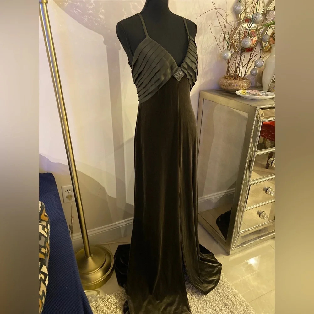 Tadashi velour evening dress size medium - Picture 6 of 9